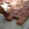 Укладка брусчатки на бетонное основание на плиточный клей. Риски и последствия